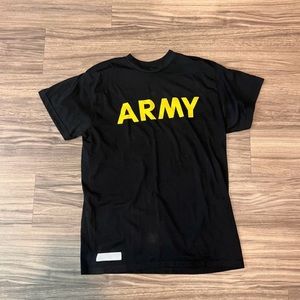 Army Physical Fitness Uniform Tee Black and Yellow Size Medium
